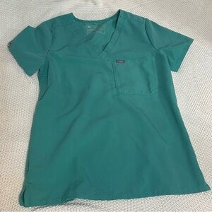 Figs scrub top surgical green